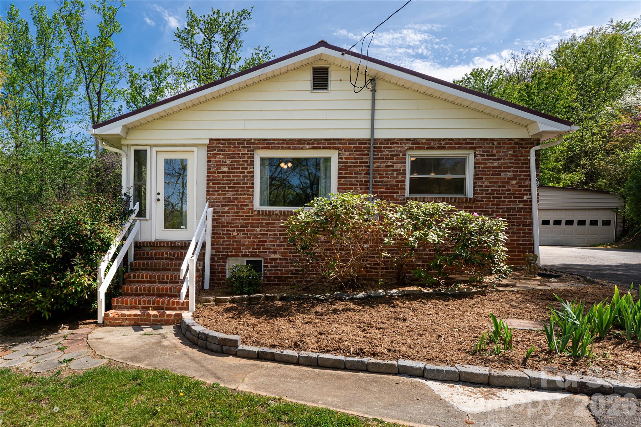 20 Clarendon Avenue Asheville NC 28804