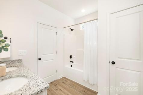 319 E Glendale Avenue Mount Holly NC 28120