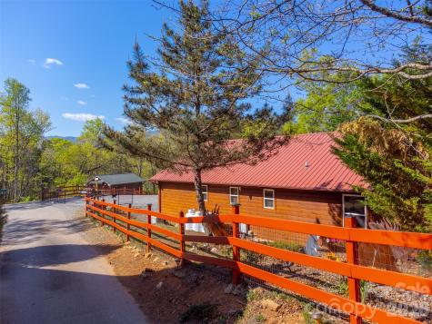 30 Sleepy Bear Ridge Whittier NC 28789