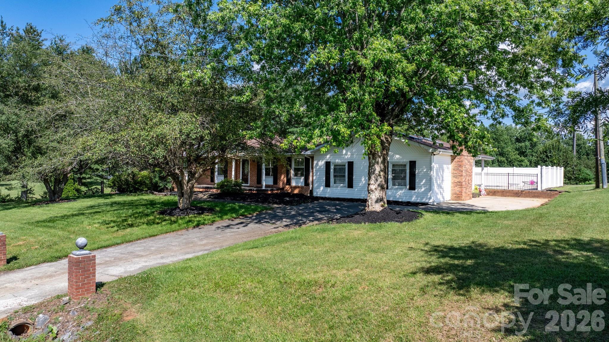 2596 Sweetbriar Circle Lenoir NC 28645