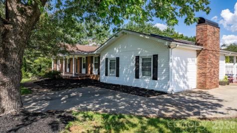 2596 Sweetbriar Circle Lenoir NC 28645