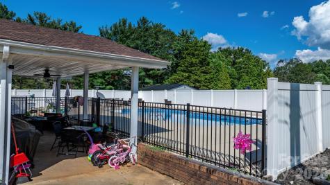 2596 Sweetbriar Circle Lenoir NC 28645