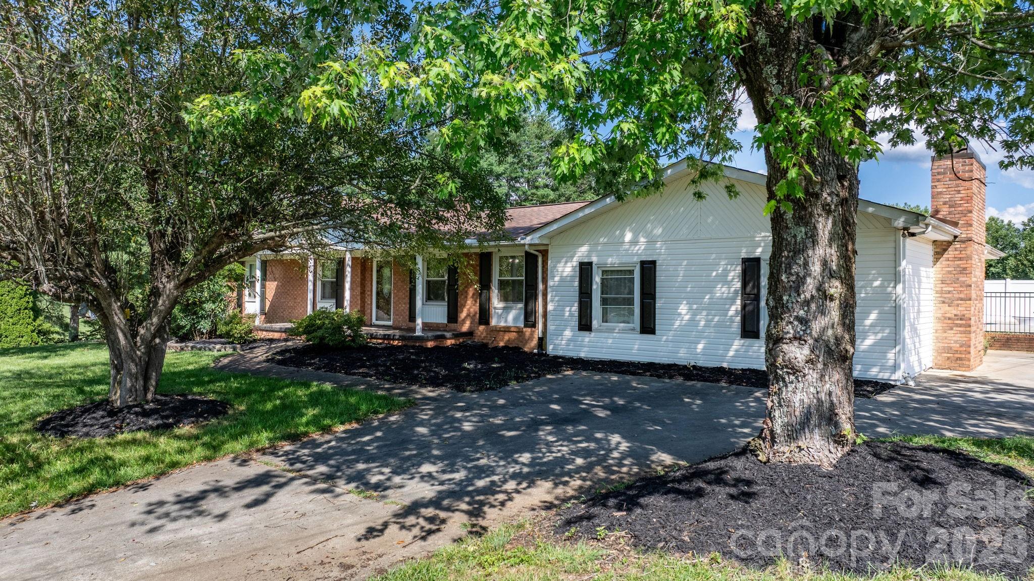 2596 Sweetbriar Circle Lenoir NC 28645