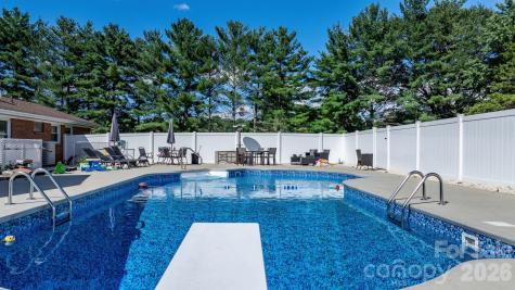 2596 Sweetbriar Circle Lenoir NC 28645