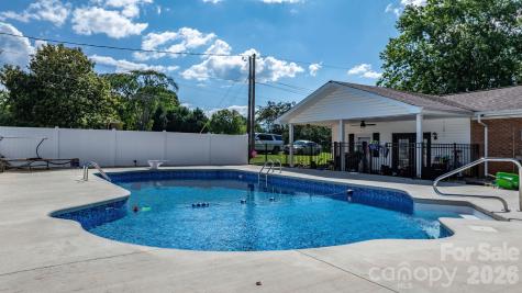 2596 Sweetbriar Circle Lenoir NC 28645
