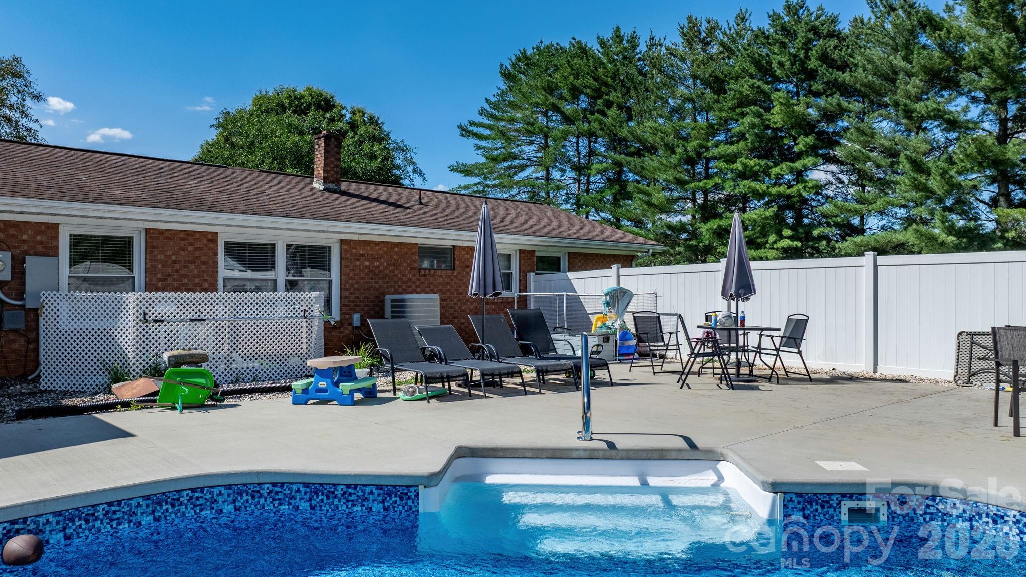 2596 Sweetbriar Circle Lenoir NC 28645