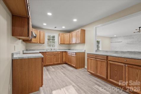 32 Roddy Street Cheraw SC 29520