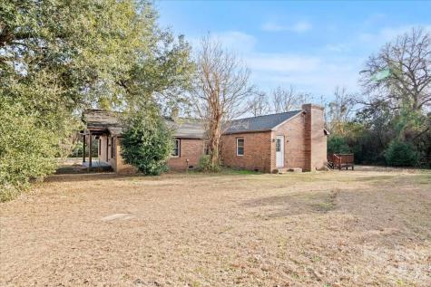 32 Roddy Street Cheraw SC 29520