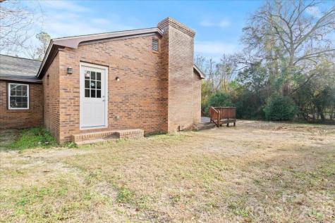 32 Roddy Street Cheraw SC 29520