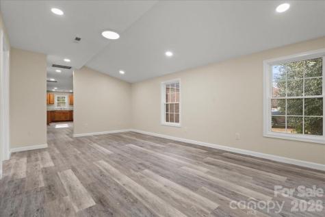 32 Roddy Street Cheraw SC 29520