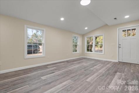 32 Roddy Street Cheraw SC 29520