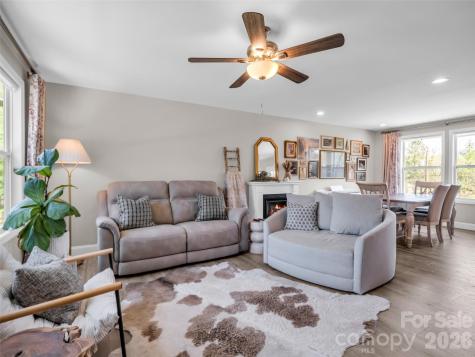 29 Kanes Drive Hendersonville NC 28739