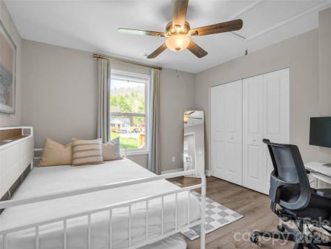 29 Kanes Drive Hendersonville NC 28739