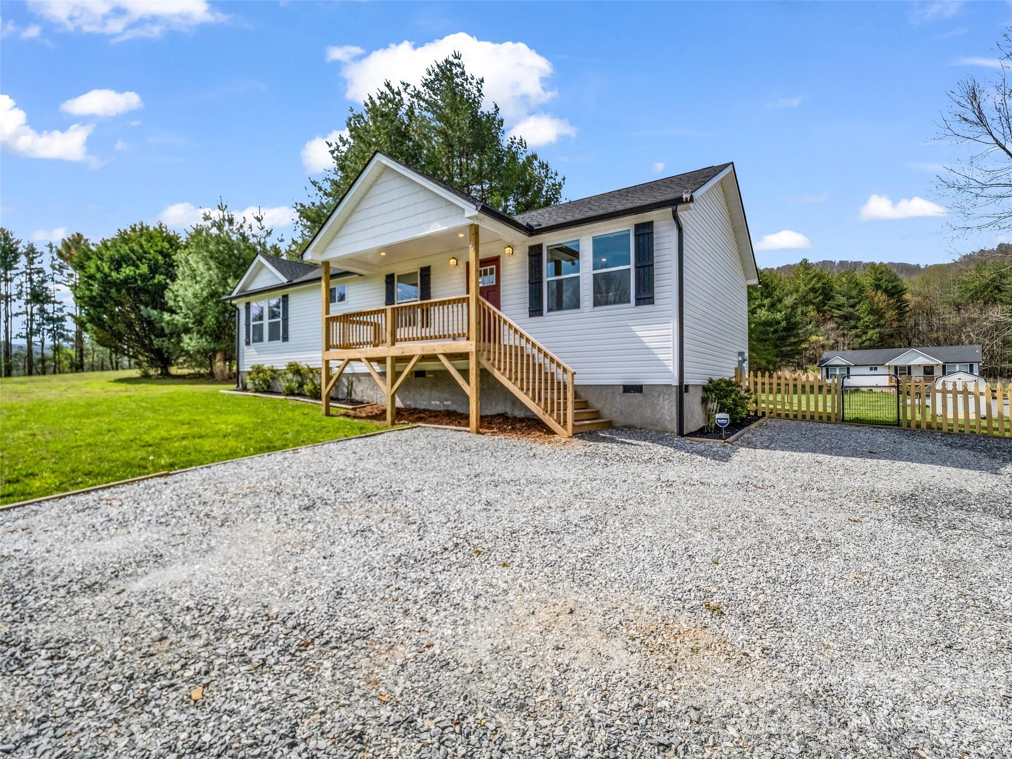 29 Kanes Drive Hendersonville NC 28739