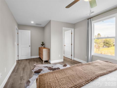 29 Kanes Drive Hendersonville NC 28739