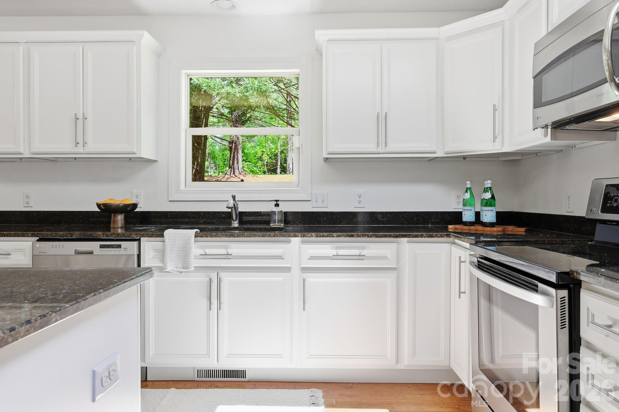 306 Woodview Court Fletcher NC 28732