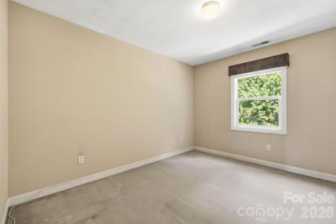 306 Woodview Court Fletcher NC 28732