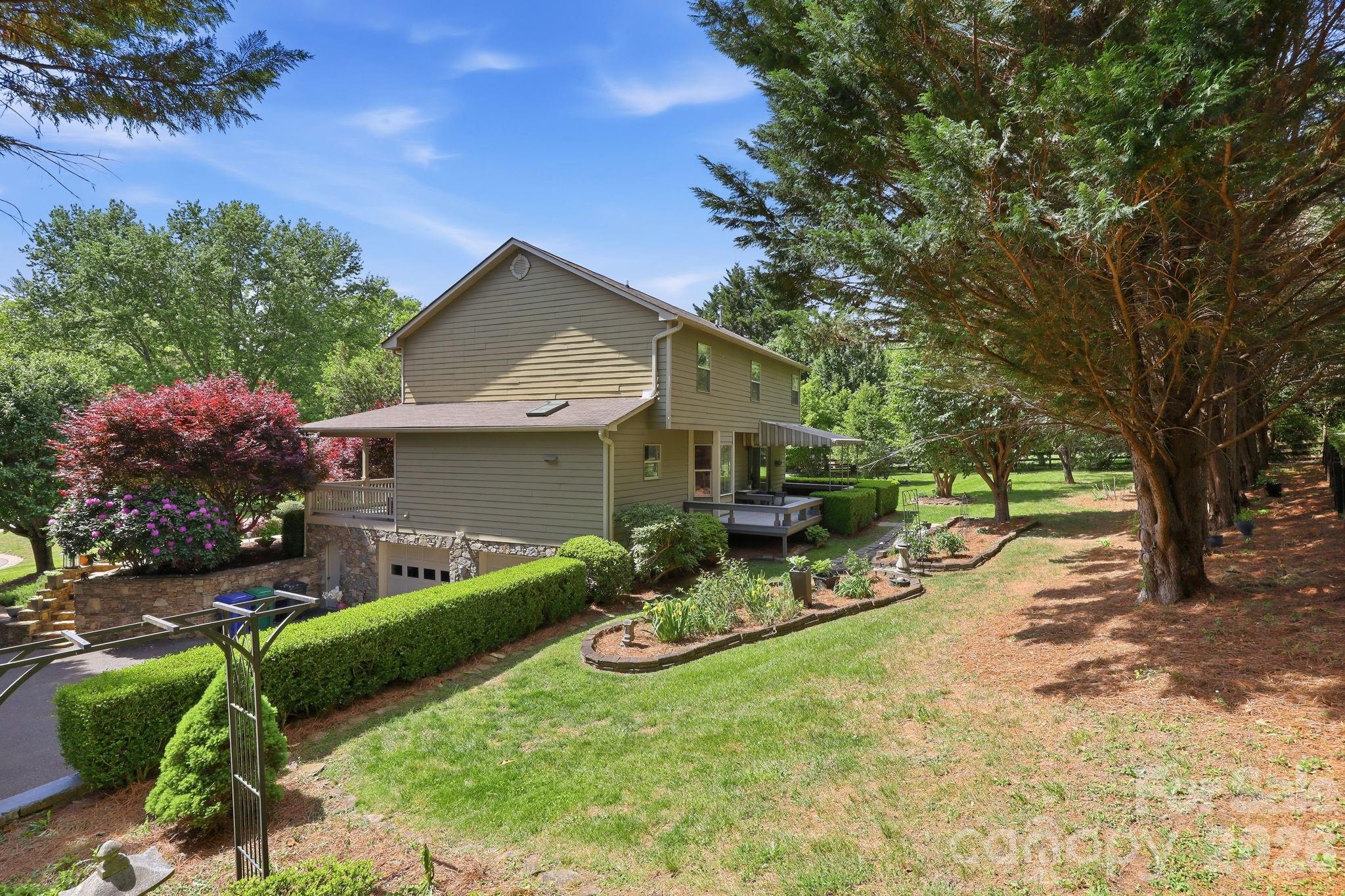 306 Woodview Court Fletcher NC 28732
