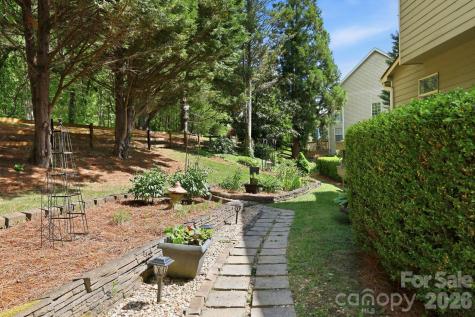 306 Woodview Court Fletcher NC 28732