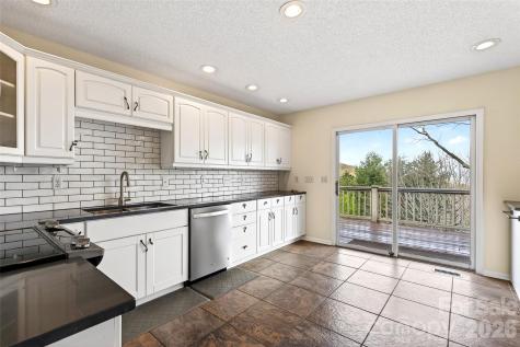3 Tree Top Place Black Mountain NC 28711