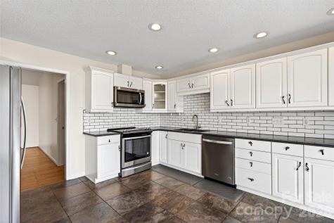 3 Tree Top Place Black Mountain NC 28711
