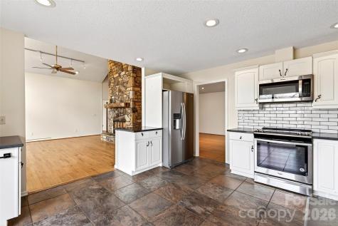 3 Tree Top Place Black Mountain NC 28711