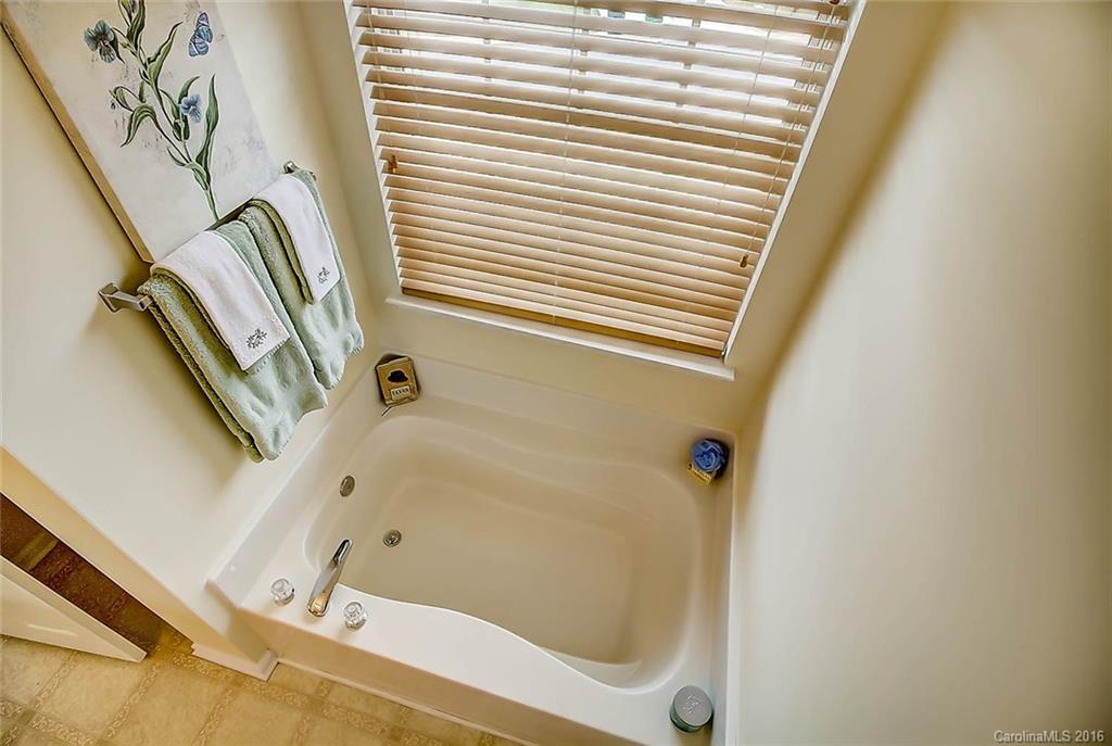 5214 Aria Court Charlotte NC 28215