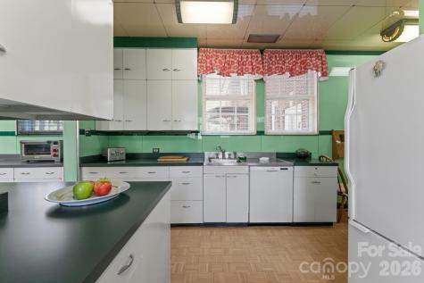 407 Vanderbilt Road Asheville NC 28803