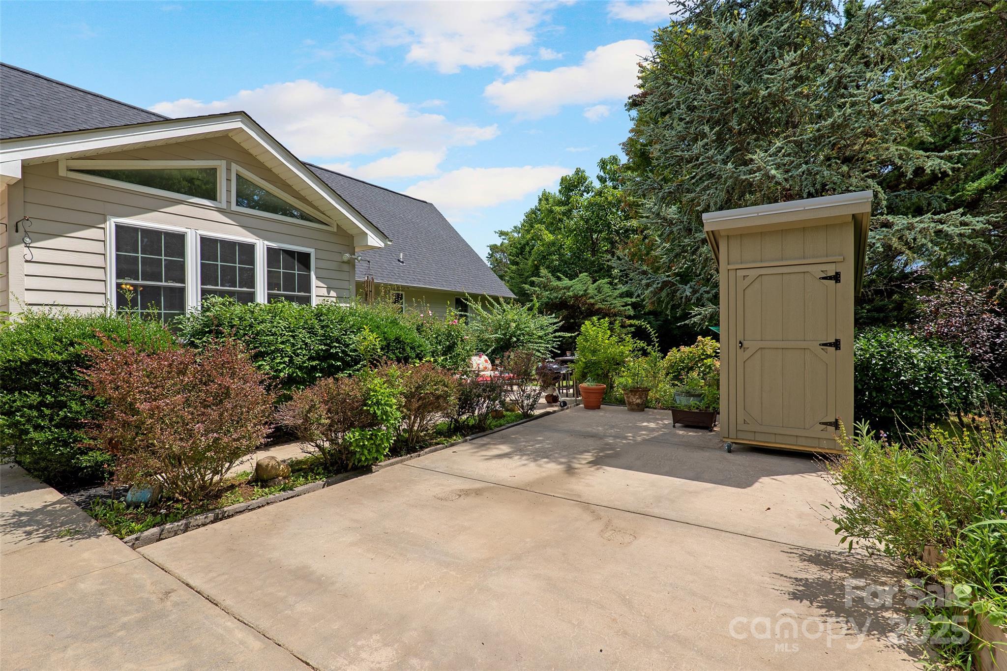 15 Willow Knolls Drive Weaverville NC 28787