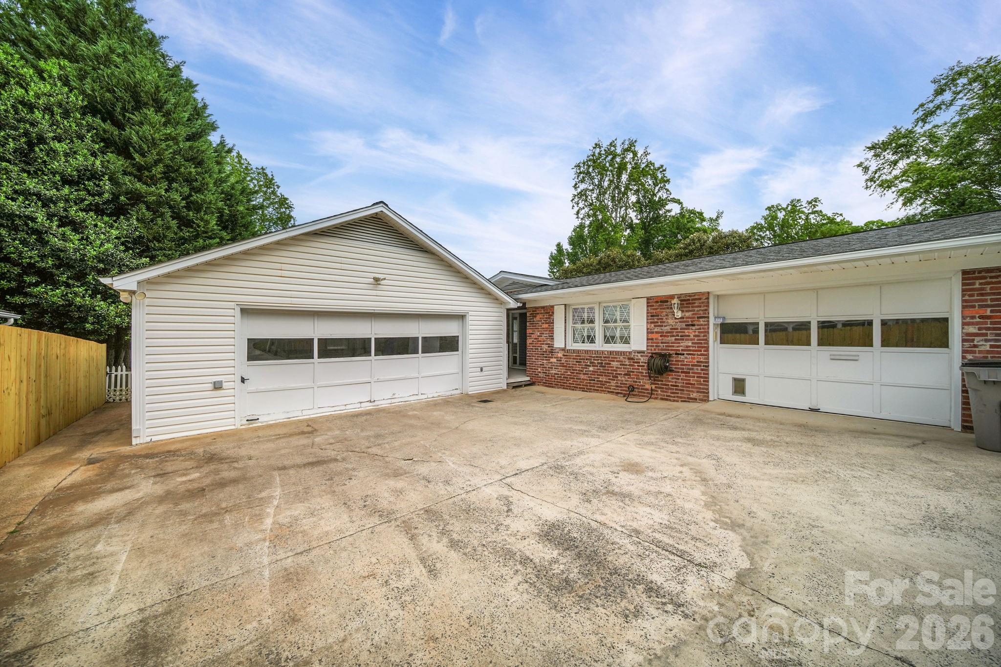 2037 Helen Drive Gastonia NC 28054