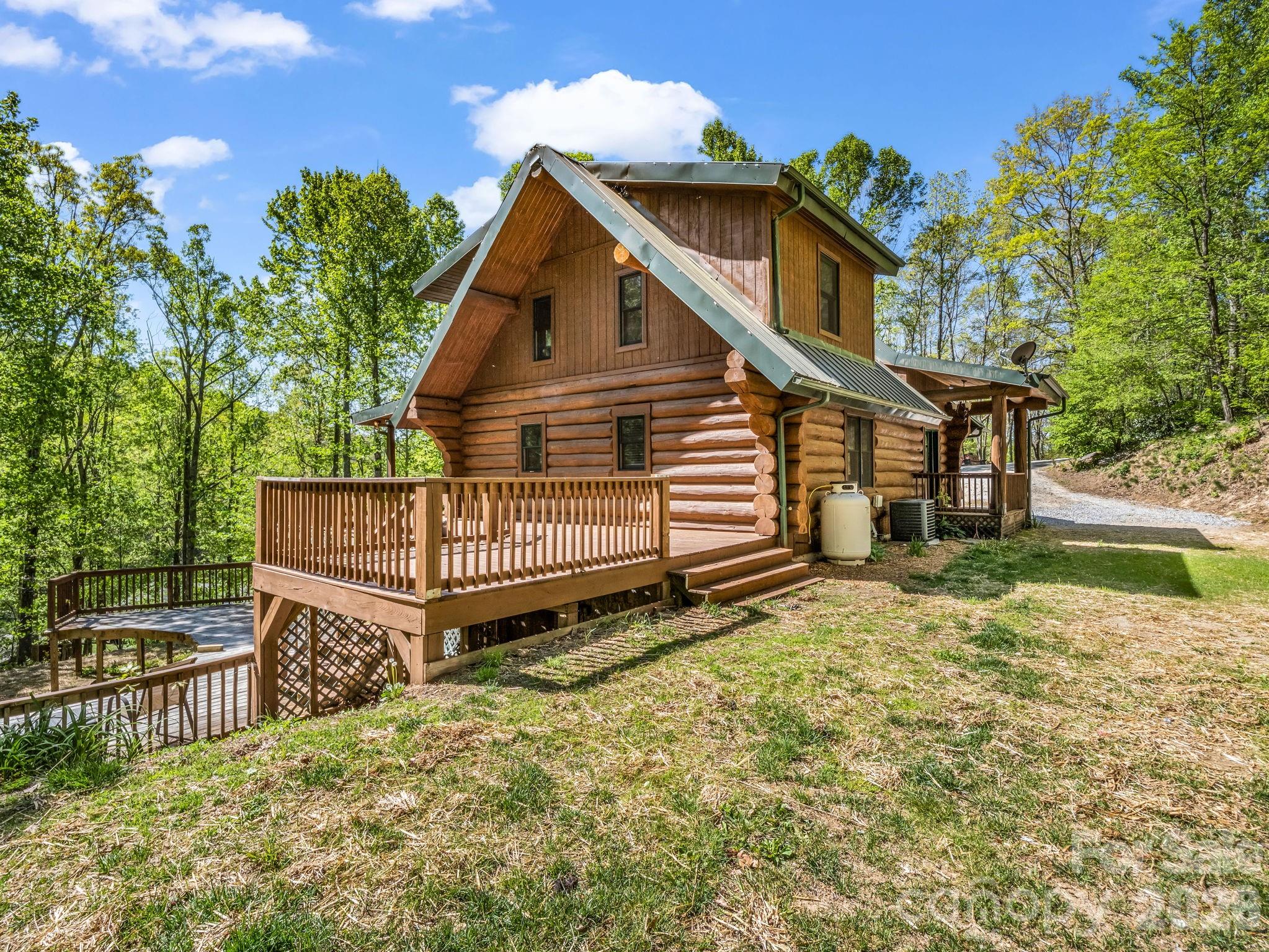 170 Old Mountain Pass Hendersonville NC 28792
