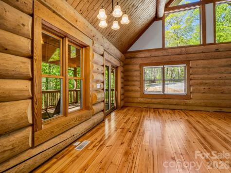 170 Old Mountain Pass Hendersonville NC 28792