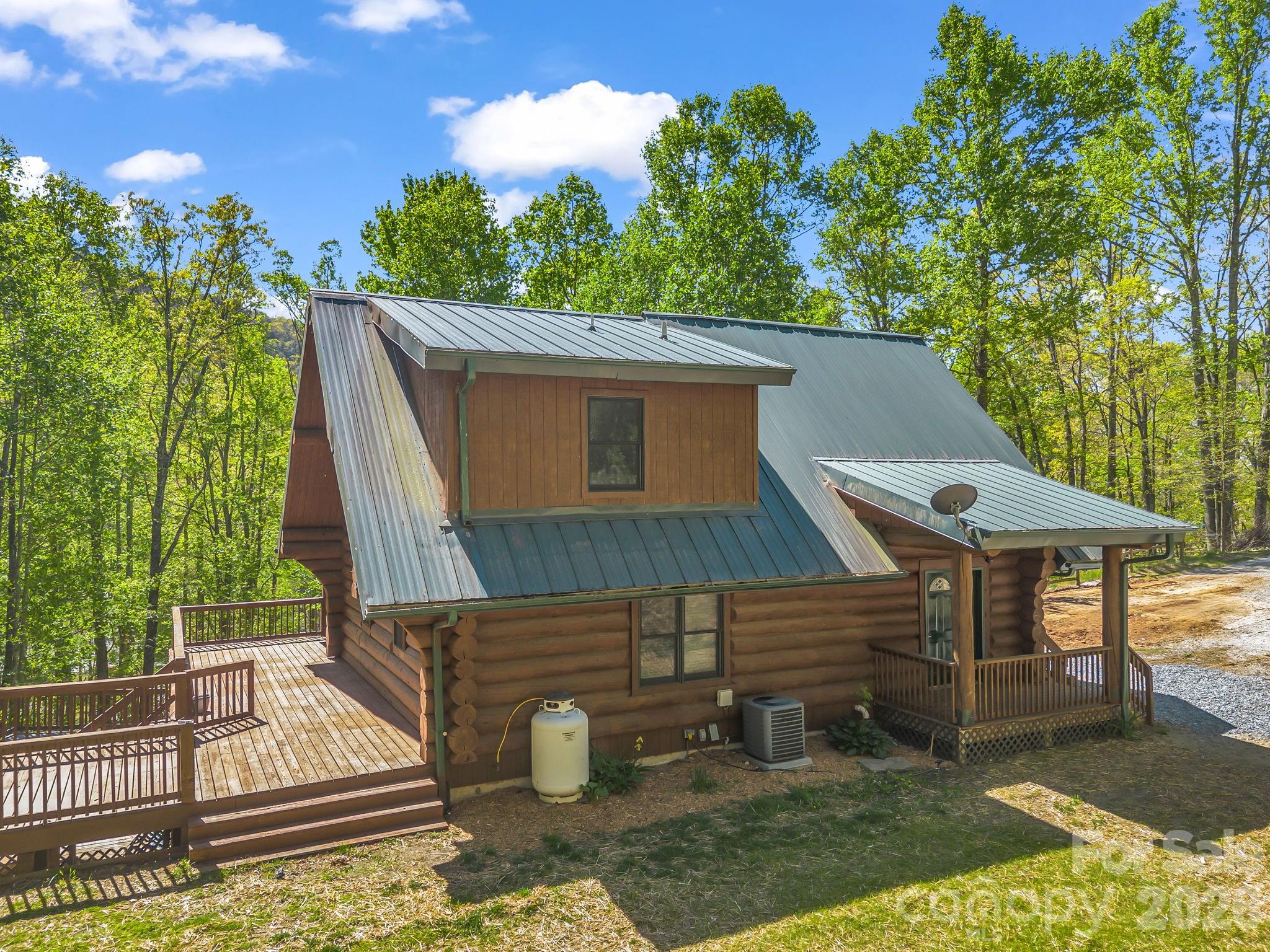 170 Old Mountain Pass Hendersonville NC 28792