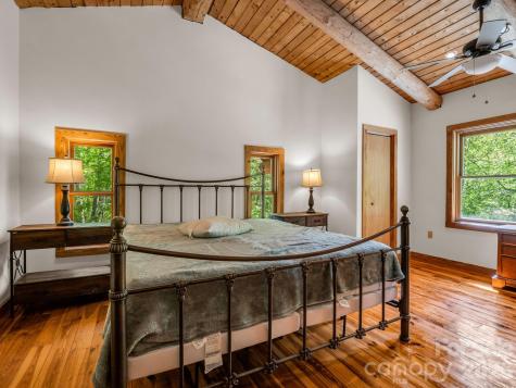 170 Old Mountain Pass Hendersonville NC 28792