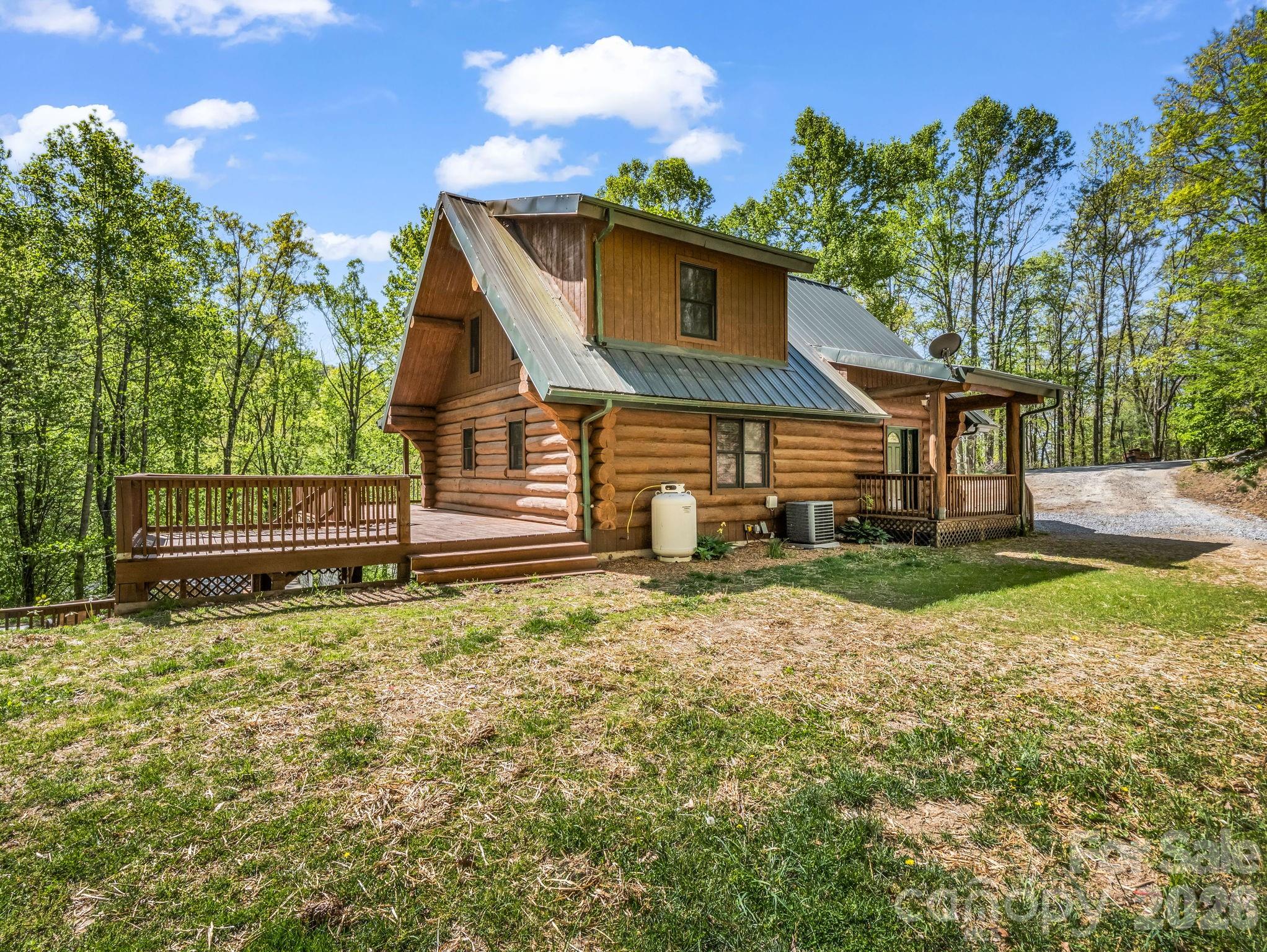 170 Old Mountain Pass Hendersonville NC 28792