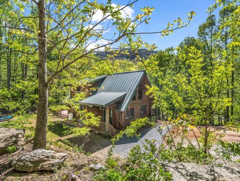 170 Old Mountain Pass Hendersonville NC 28792