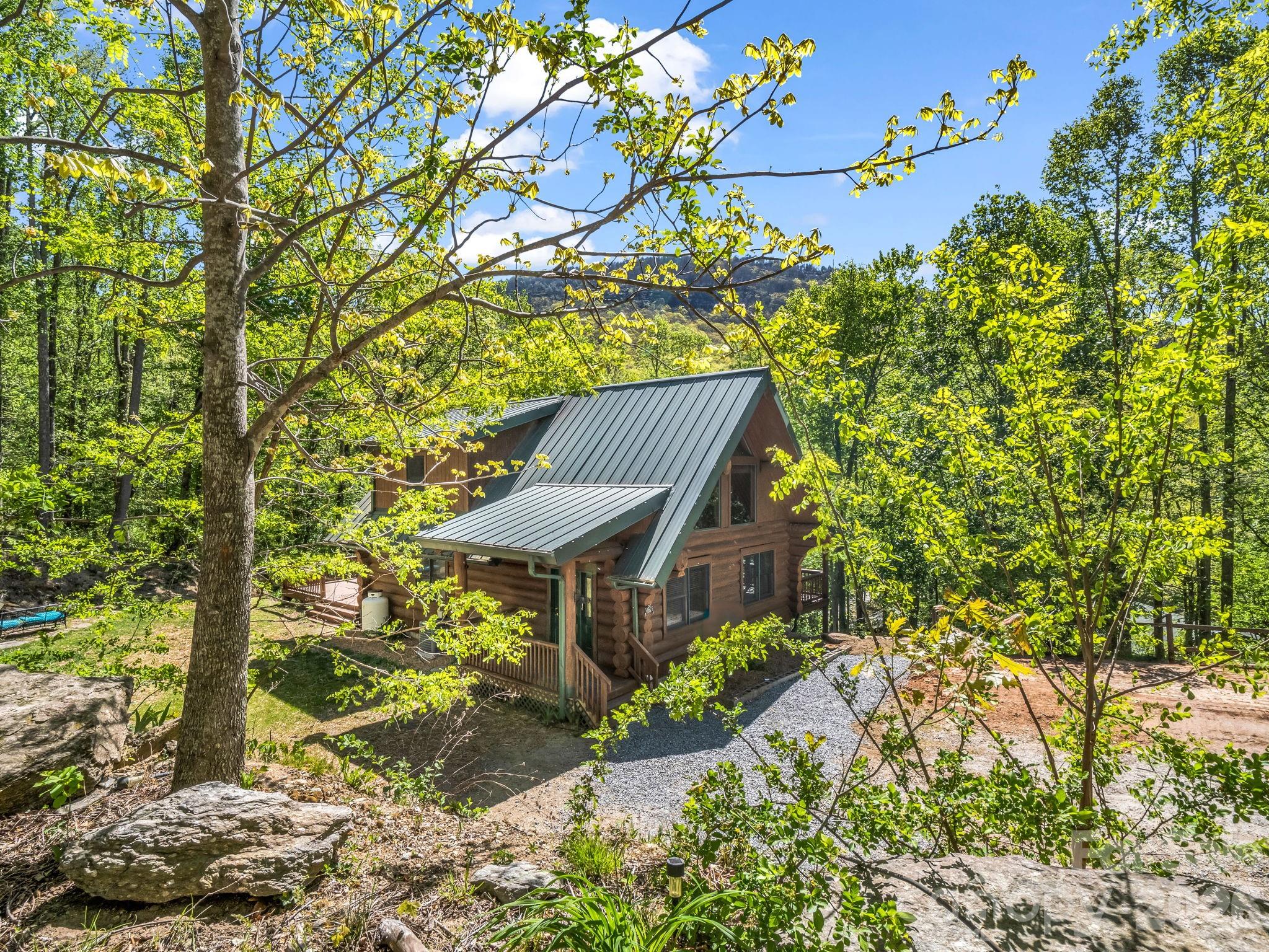 170 Old Mountain Pass Hendersonville NC 28792