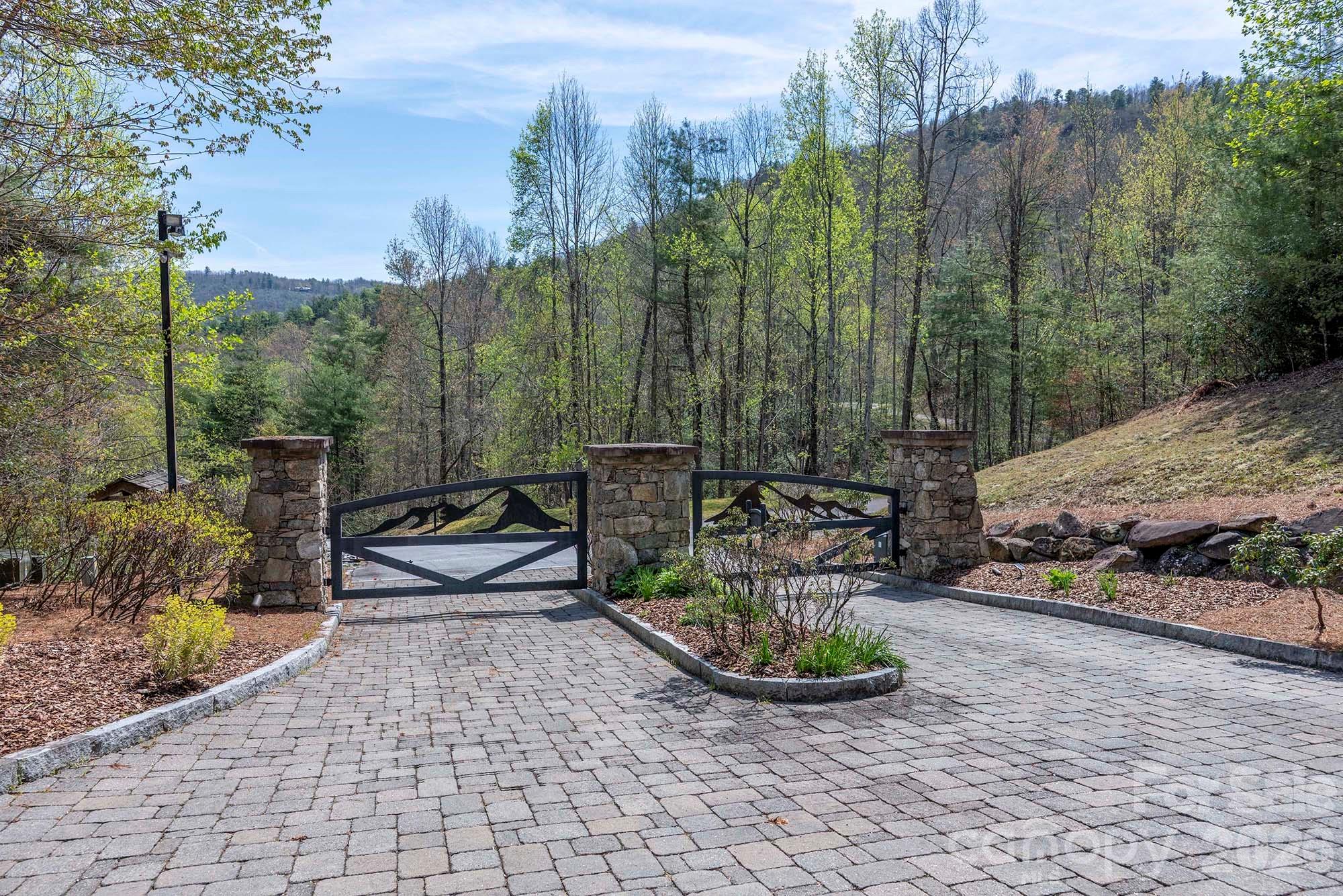 716 Peppervine Circle Brevard NC 28712