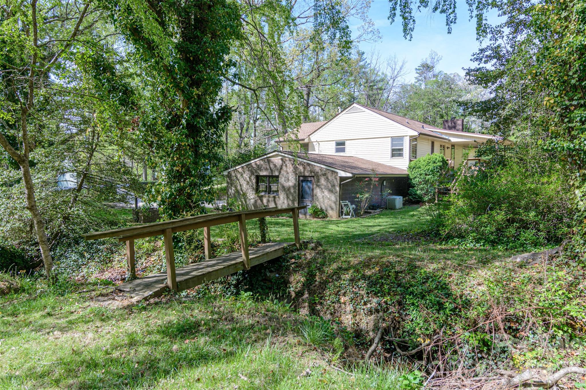 261 Cedar Lane Arden NC 28704