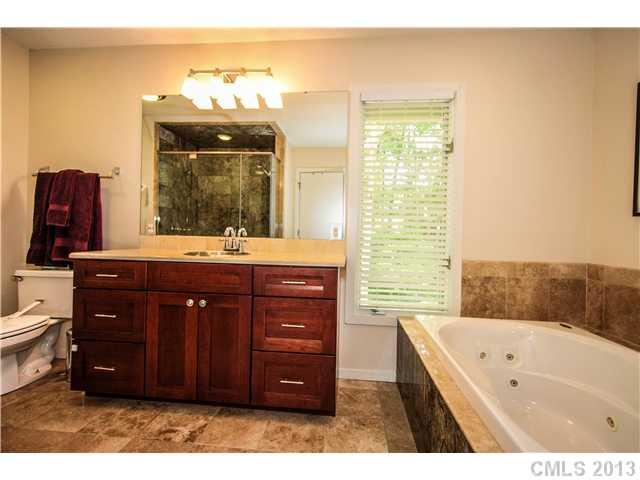 3313 Ravencliff Drive Charlotte NC 28226