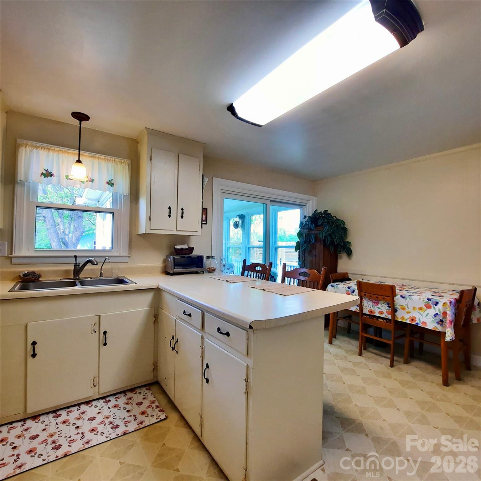 604 Substation Street Hendersonville NC 28792