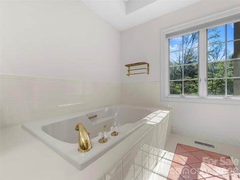 3 Fir Tree Lane Asheville NC 28803