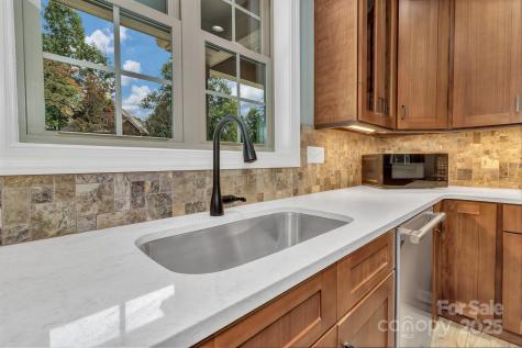 926 Settlers Trail Mars Hill NC 28754