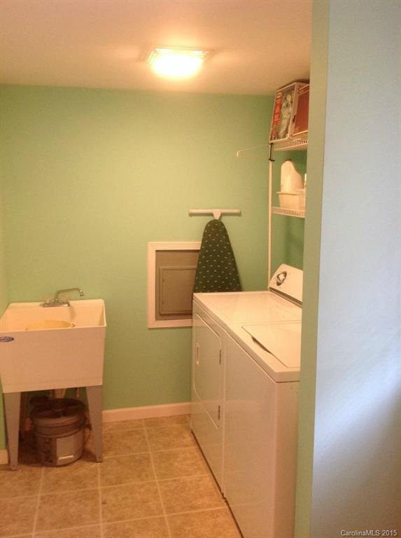 3700 Tipperary Place Charlotte NC 28215