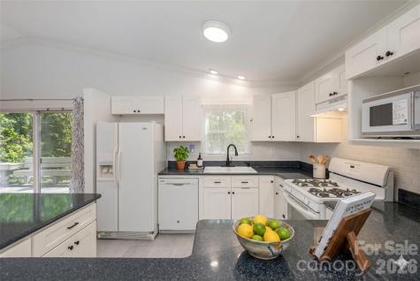 40 Fieldcrest Road Arden NC 28704