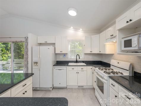 40 Fieldcrest Road Arden NC 28704