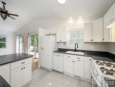 40 Fieldcrest Road Arden NC 28704