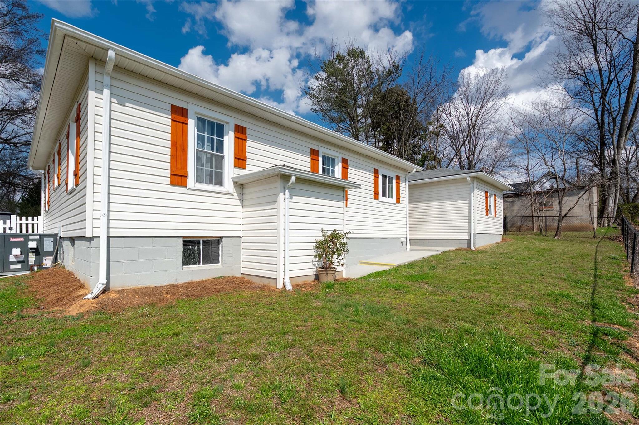 411 W Sycamore Street Lincolnton NC 28092