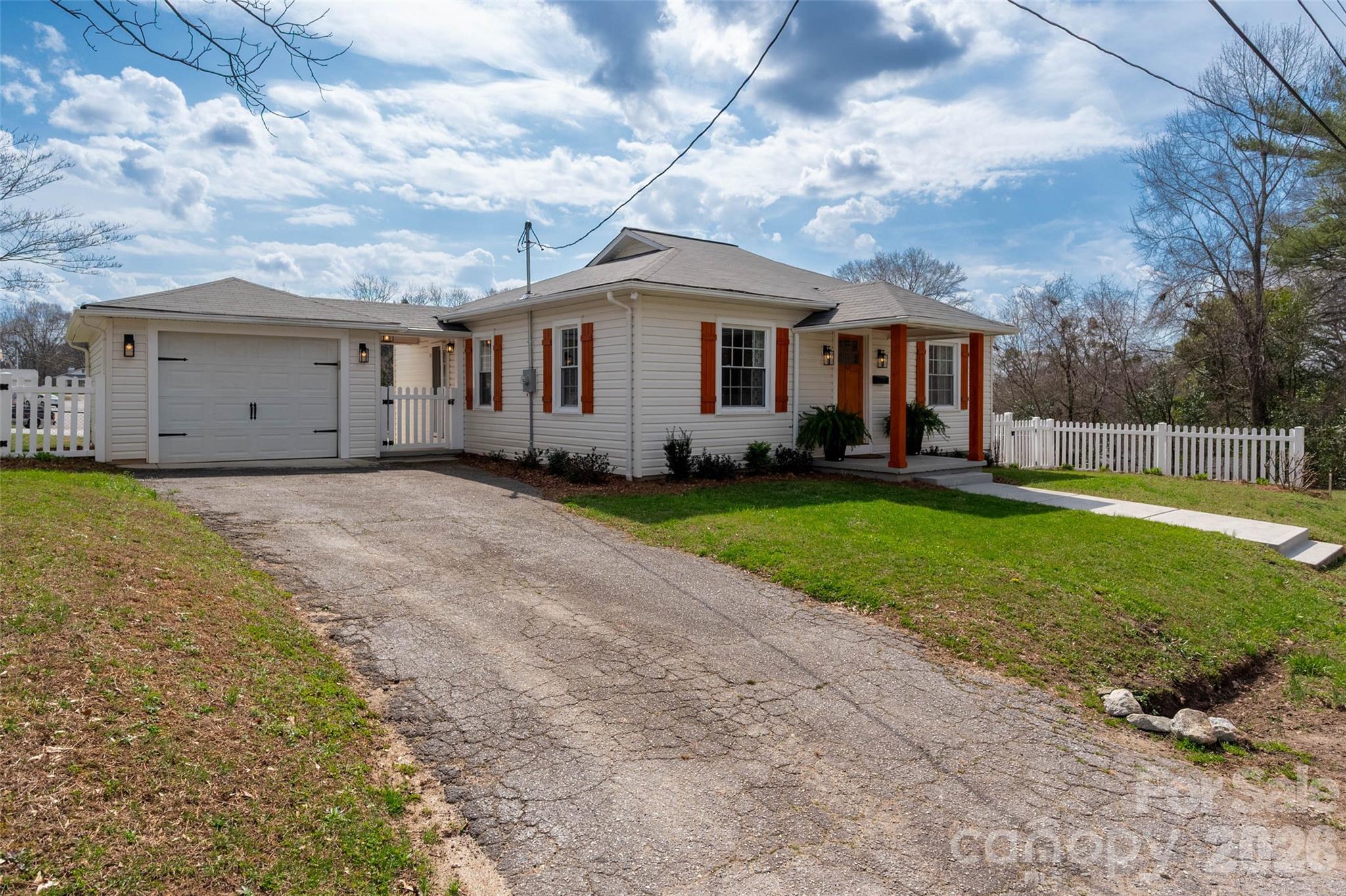 411 W Sycamore Street Lincolnton NC 28092