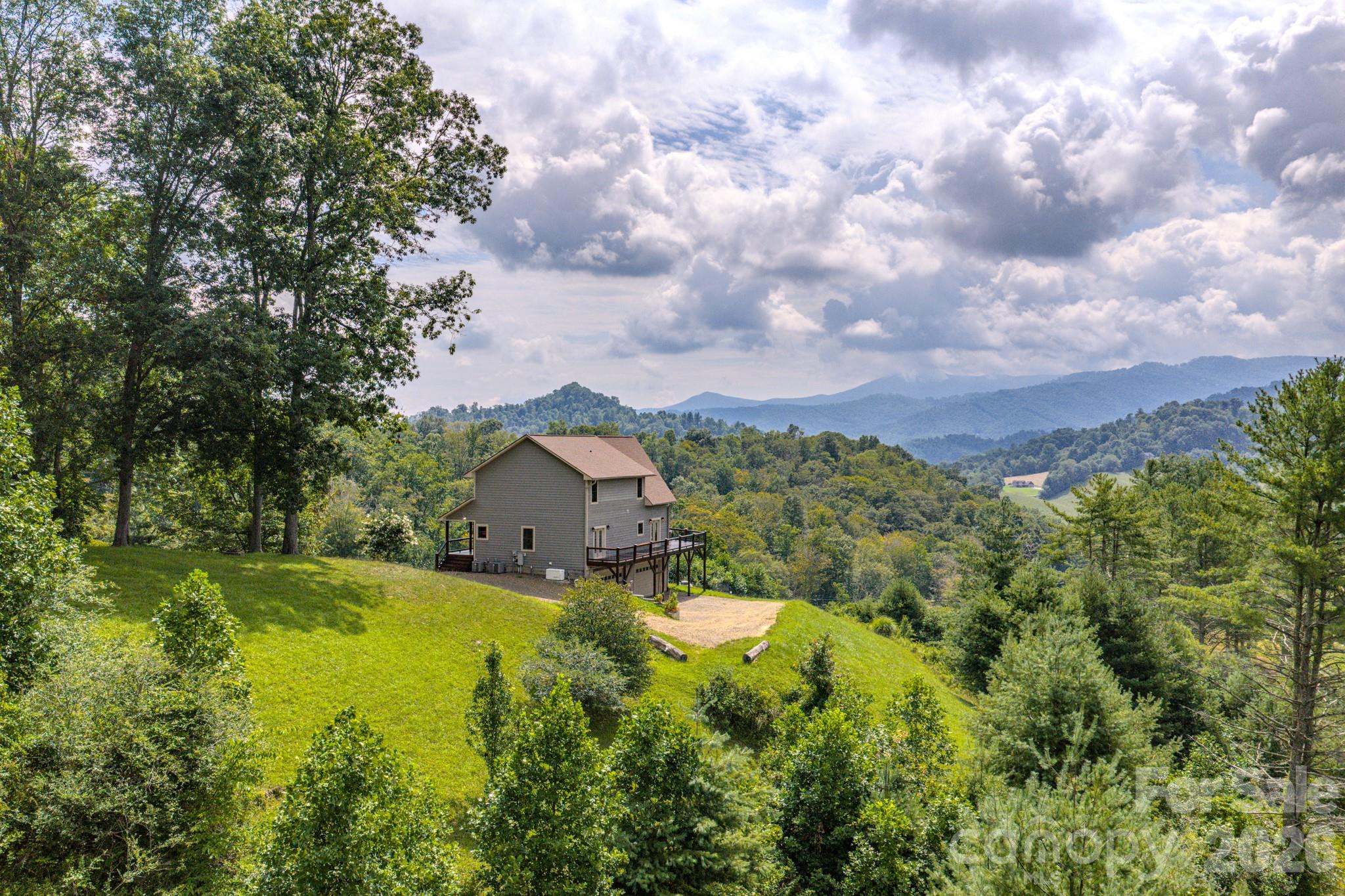 27 Country Beech Lane Burnsville NC 28714